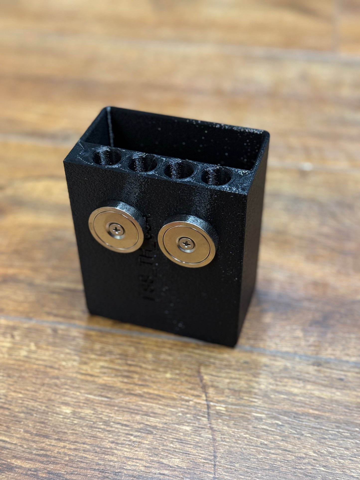 Marker magnet mount