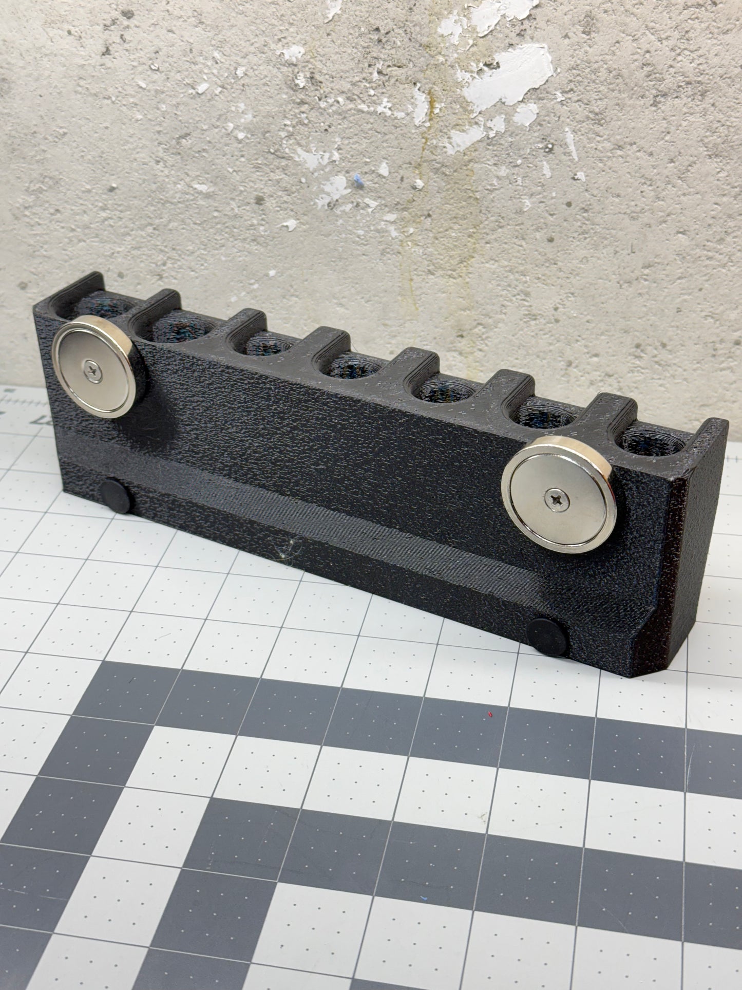 Heel bar magnetic holder