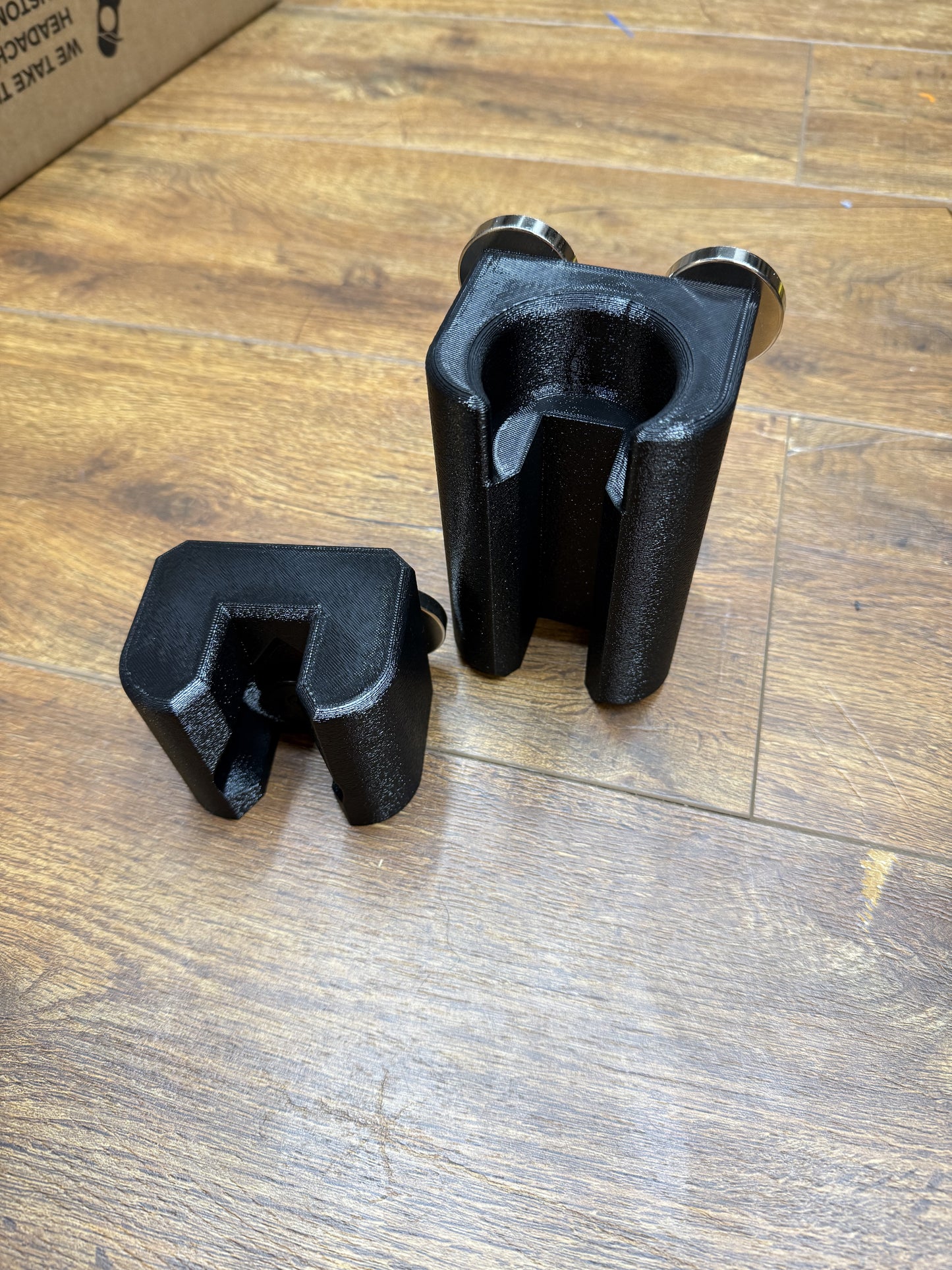 Single big pry bar holder magnetic