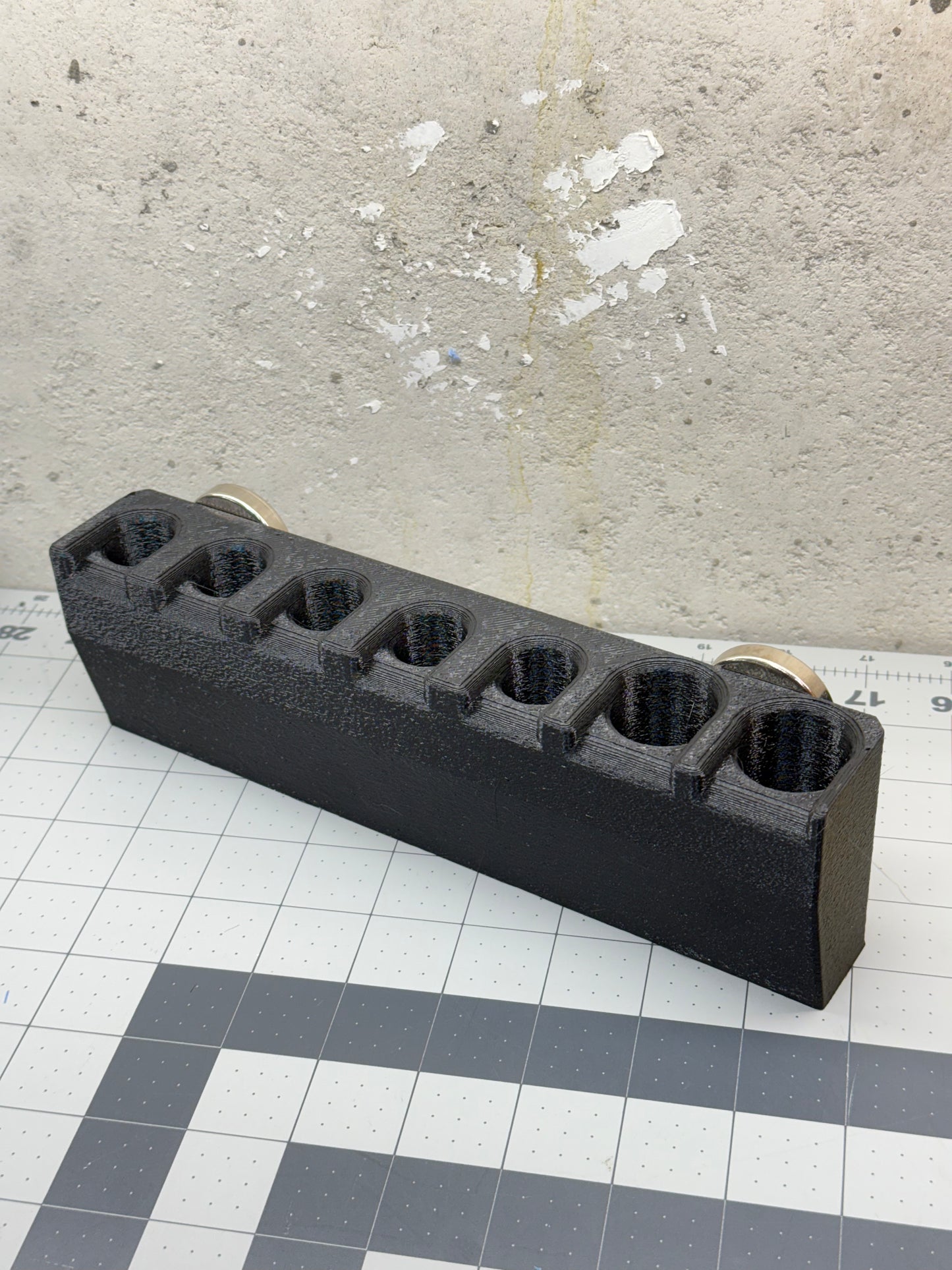 Heel bar magnetic holder